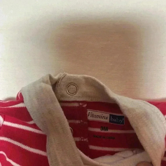 Vitamins Baby - long sleeve holiday/festive onesie top. Size 3 months - Picture 2 of 3